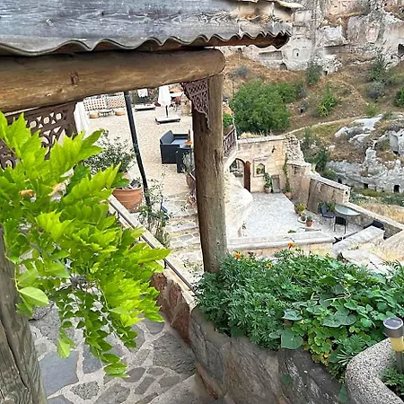 Potamia Cave Hotel *